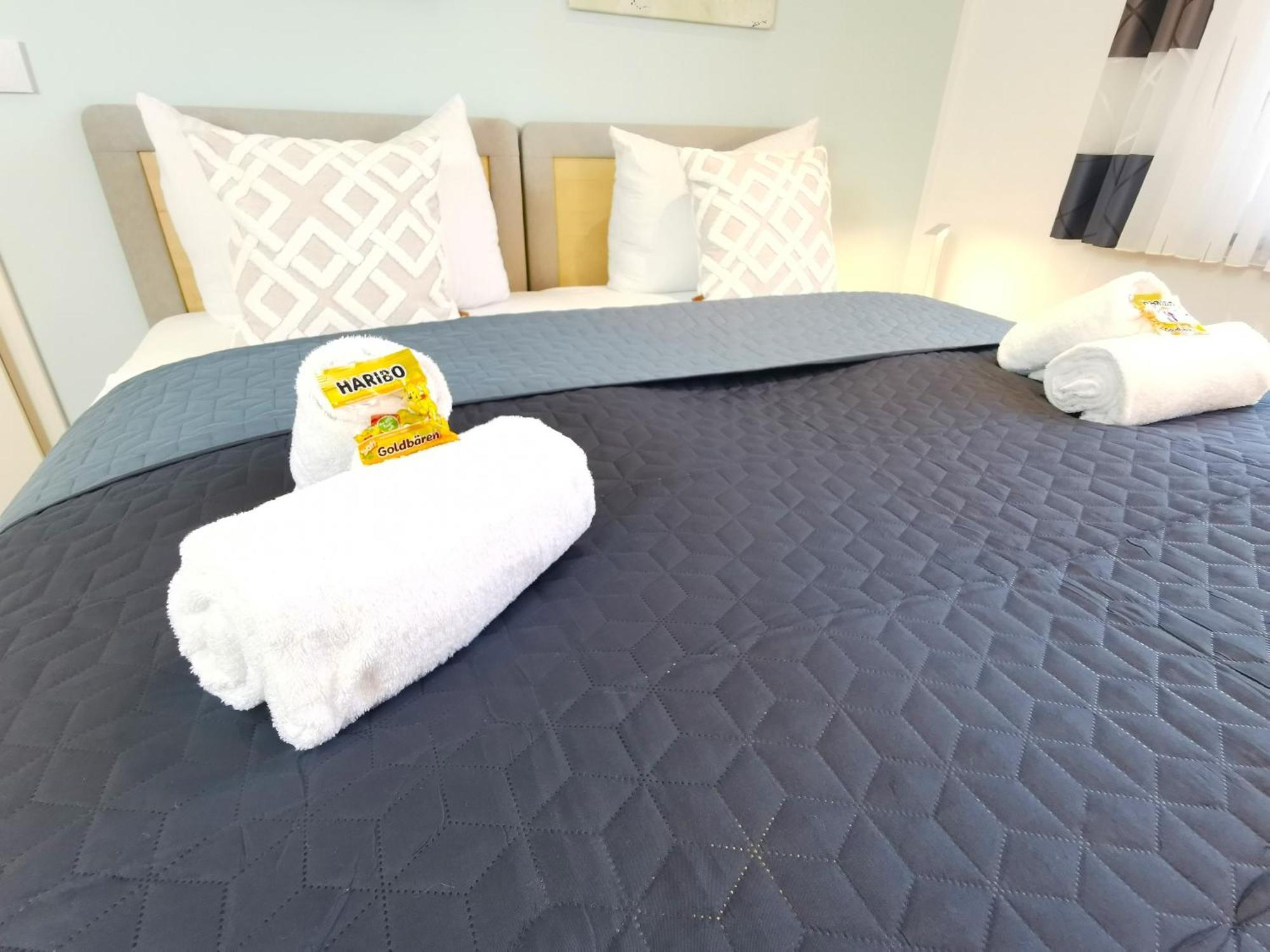 Bohnapartments Luxury Villa Berlin - 210Qm - Wintergarten - Kamin - 4 Kostenlose Parkplaetze - 6 Schlafzimmer - Neubau - Luxusausstattung ビルケンヴェルダー エクステリア 写真
