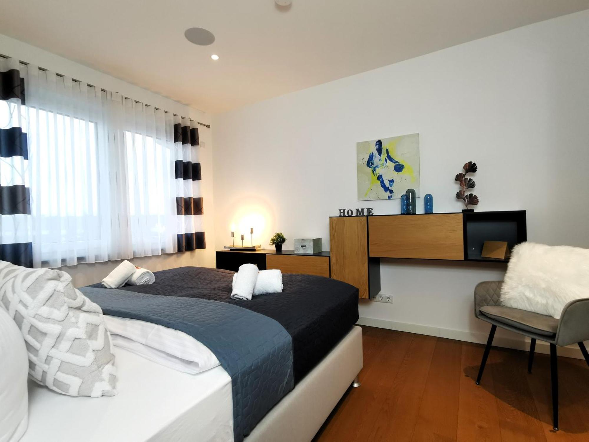 Bohnapartments Luxury Villa Berlin - 210Qm - Wintergarten - Kamin - 4 Kostenlose Parkplaetze - 6 Schlafzimmer - Neubau - Luxusausstattung ビルケンヴェルダー エクステリア 写真